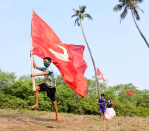 Kannur Kaattampallyile veedinarike LDF vijayam aaghoshikunna kurunnukal.